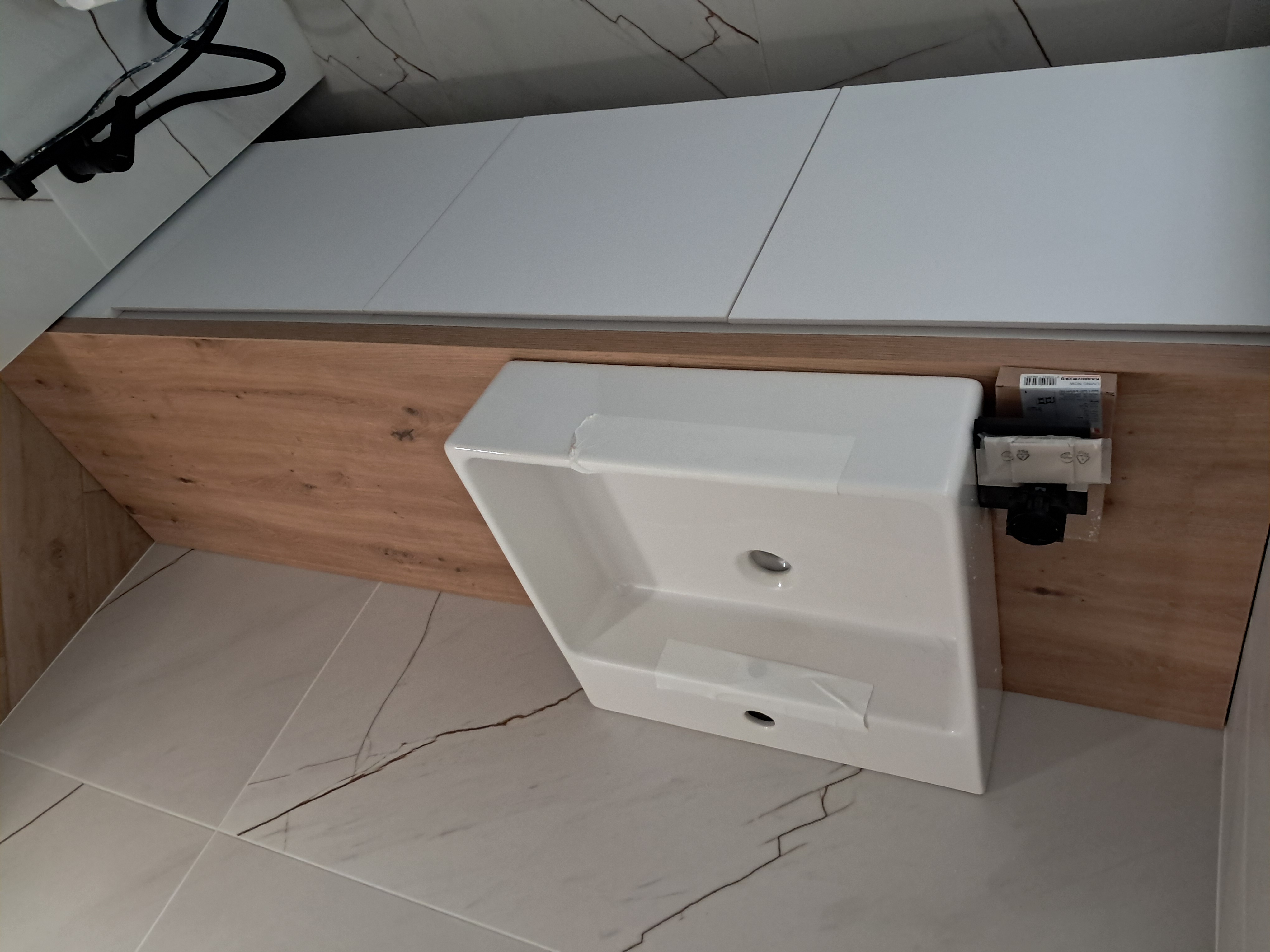 ПВЦ шкаф за баня